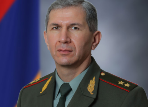 Baş Qərargah rəisi getmək istəmir və Paşinyanın istefasını tələb edir