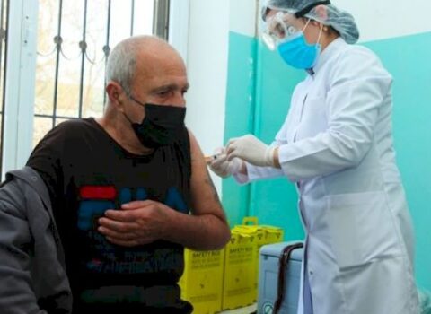 “Qocalar evi” və sığınacağın sakinləri də vaksinasiya olunur – Fotolar