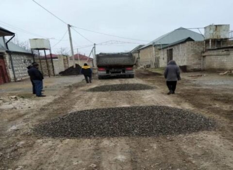Azərbaycanın bu kəndində kimin əzizi vəfat edirsə, yol çəkdirir – FOTO