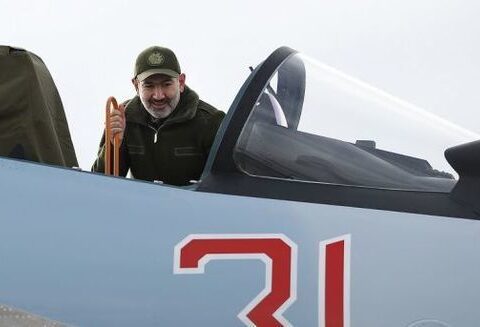 Ermənistan Baş nazirinin hərbi məsələlərdəki məlumatsızlığı heyrətləndiricidir – Konstantin Makienko