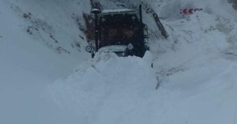 Xınalıq yolu qardan belə təmizləndi – FOTOLAR Xınalıq yolu qardan belə təmizləndi – FOTOLAR