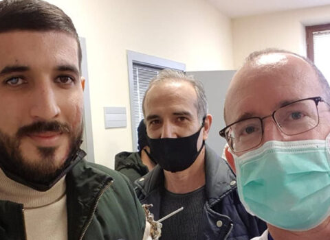 Qazimizin gözləri açıldı, həkimə şokolad hədiyyə etdi – FOTO
