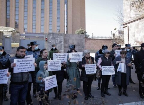 Ermənilər Rusiya, ABŞ və Fransa səfirlikləri qarşısında Hadrutun qaytarılmasını tələb etdi…-FOTO