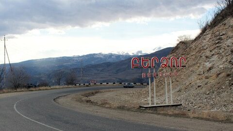 Laçının girəcəyindəki ermənilərin yol nişanı BELƏ SÖKÜLDÜ – VİDEO