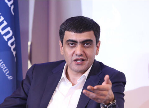 Aruş Aruşanyan: “Ermənistanda düşmənlə danışıqlar aparacaq bir adam yoxdur”