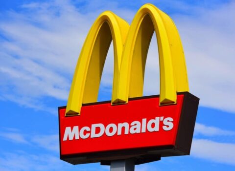 “McDonald`s” Qazaxıstanda fəaliyyətini DAYANDIRDI