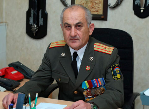 Senor Asratyan: “Bu gün general adı Ermənistanda artıq yüksək deyil, sadəcə adi bir rütbədir”