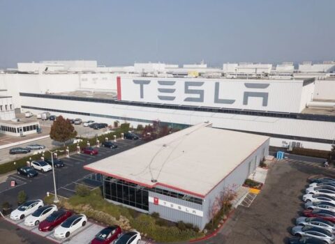 “Tesla” ən bahalı modellərinin qiymətlərini ENDİRDİ