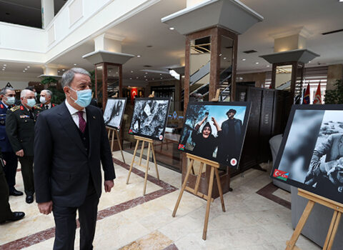 Hulusi Akar Xocalı sərgisində – VİDEO