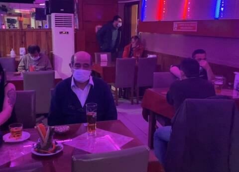 Müştərilərin kafe bilib getdiyi məkan əxlaqsızlıq yuvası çıxdı – Basqından FOTOLAR