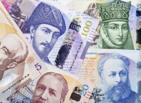 Gürcüstanda 1 manat 2 larini ötdü