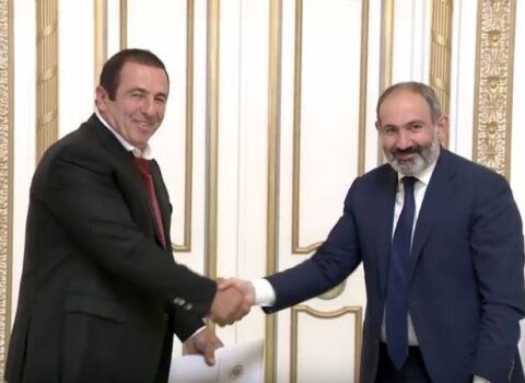 Paşinyan onu istefaya çağıran Sarukyanı görüşə DƏVƏT ETDİ