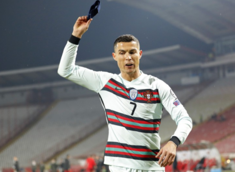 Ronaldonun yerə atdığı sarğısı HƏRRACA ÇIXARILDI
