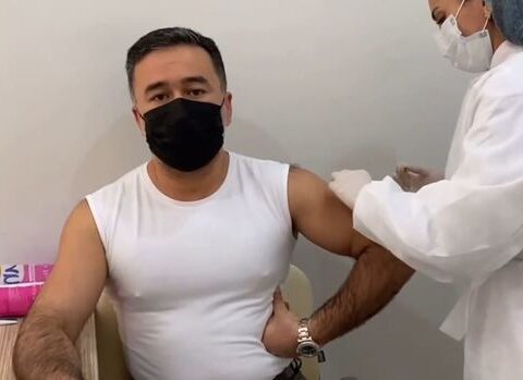 Tahir İmanov da vaksin vurdurdu – VİDEO