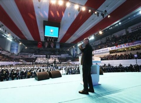Ərdoğan yenidən AKP-nin sədri SEÇİLDİ