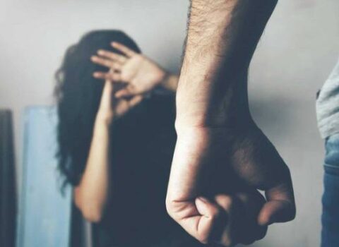 “Qızımın yanında döydü, küçədə sürüdü, videoları da qardaşıma göndərdi” – Bakıda qadın şantaj olundu