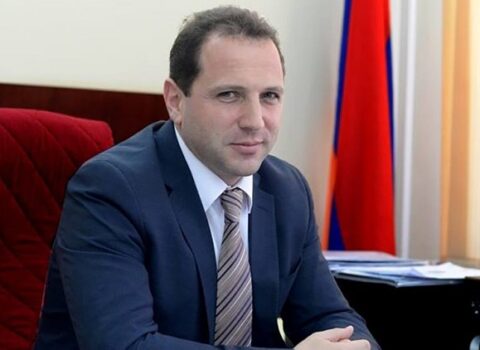Ermənistan Müdafiə Nazirliyinin keçmiş rəisi David Tonoyanın mənzilində axtarış aparılır – “Hraparak”qəzeti