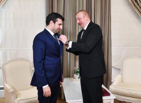 Prezident Səlcuq Bayraqdarı TƏLTİF ETDİ – FOTOLAR
