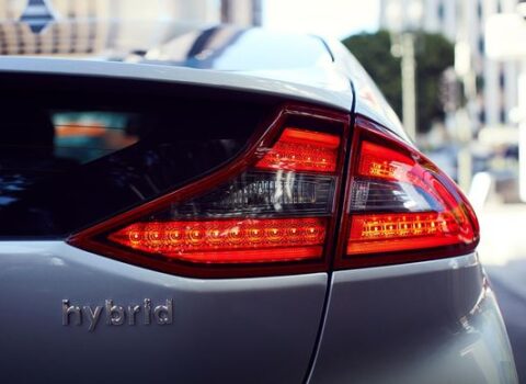 Azərbaycan hibrid avtomobil alışını üç dəfəyə qədər artırdı