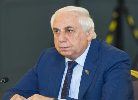Hadı Rəcəbli Mirələmovu müdafiə etdi – “Montajdı, kişi oruc tutur”
