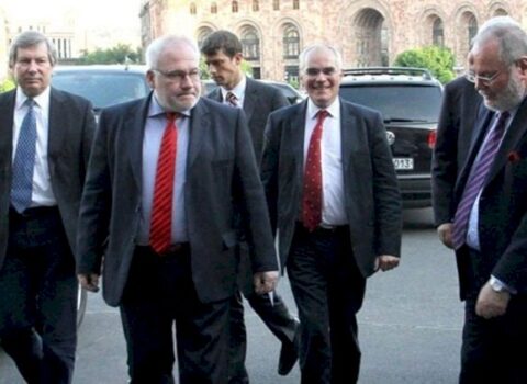 “Azərbaycan şərt irəli sürdüyündən həmsədrlər Qarabağa gedə bilmir” – Edmon Marukyan