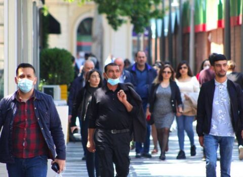 “Bu şəxslərin açıq havada maska taxmasına gərək yoxdur” – AÇIQLAMA