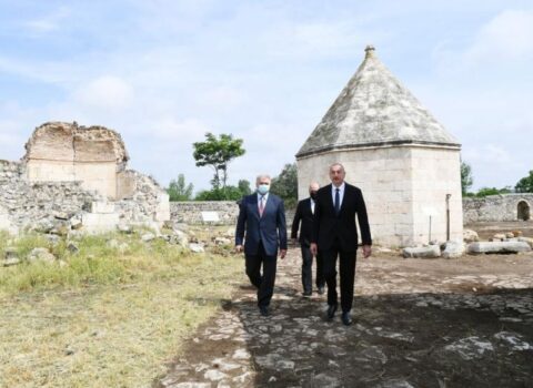 Dövlət başçısı Ağdamda Pənahəli xanın sarayının yerləşdiyi imarət kompleksində olub – YENİLƏNDİ