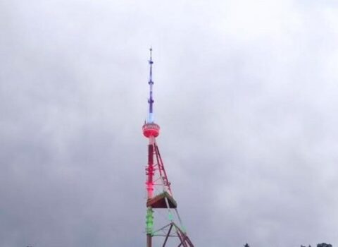 Tbilisi teleqülləsi Azərbaycan bayrağının rəngləri ilə işıqlandırıldı