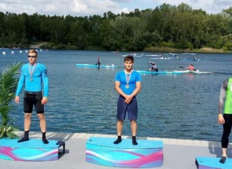 17 yaşlı kayakçımız Slovakiyada qızıl medal qazandı