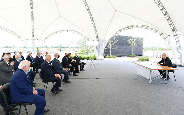 İlham Əliyev: “Bütün dünya bunlara gülür” İlham Əliyev: “Bütün dünya bunlara gülür”