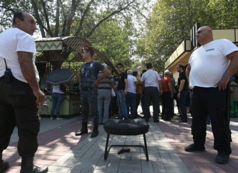 Ermənilər arasında atışma: YARALI VAR