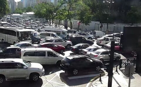 BNA-dan xəbərsiz mərkəzi yolu bağladılar: Sürücülər əziyyət çəkdi – FOTO