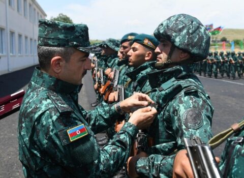 Vətən müharibəsi qəhrəmanlarına orden və medallar təqdim olundu