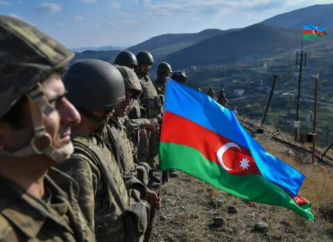 Azərbaycan Ordusu erməni hərbçilərini belə qovdu – VİDEO – Diqqət, söyüş var!