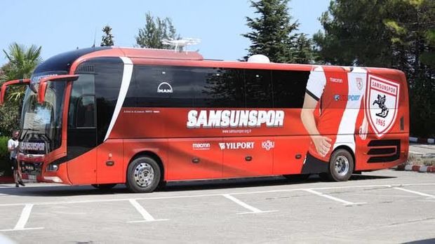 Türkiyədə futbol klubunun avtobusuna hücum edildi – FOTO Türkiyədə futbol klubunun avtobusuna hücum edildi – FOTO