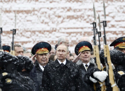 Putin Rusiya vaksinini “Kalaşnikov”a bənzədib – Qərb mediası