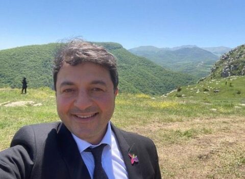 Azərbaycanlı deputat 29 il sonra Şuşadakı evinə getdi