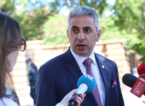 “Prezident evdən çıxıb və hələ də geri qayıtmayıb” – Edqar Kazaryan