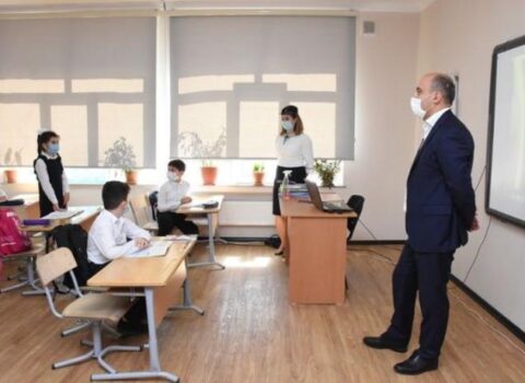 Orta məktəbi bitirən 126 şagird qızıl medalla təltif olundu – SİYAHI