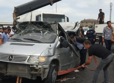 Bakıda “Shacman” “Mercedes Vito” ilə toqquşdu: 3 ölü, 6 yaralı – FOTOLAR