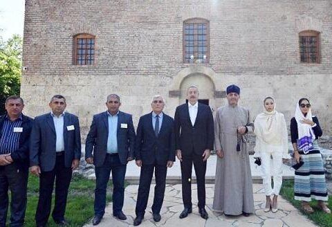 İlham Əliyev Qəbələnin Nic qəsəbəsində 1 saylı orta məktəbdə və Müqəddəs Yelisey adına Cotari kilsəsində olub