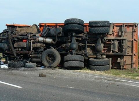 Qubada “KamAZ” aşdı: Ölən və xəsarət alanlar var