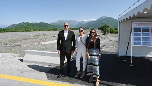 Qəbələdə Bum çayı üzərində yeni körpü tikilib, Bum qəsəbəsinə gedən avtomobil yolu bərpa edilib Qəbələdə Bum çayı üzərində yeni körpü tikilib, Bum qəsəbəsinə gedən avtomobil yolu bərpa edilib