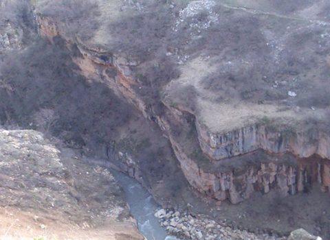 Keçmiş arvadı uşağını ona göstərmədi: özünü qayadan atdı – YENİLƏNİB