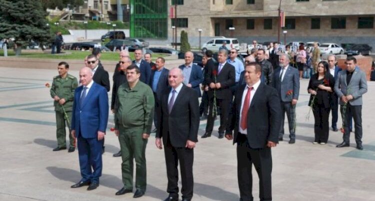 “Eşşək” ləqəbli erməni oliqarx rusların dəstəyilə Xankəndiyə gəldi – Fotolar “Eşşək” ləqəbli erməni oliqarx rusların dəstəyilə Xankəndiyə gəldi – Fotolar
