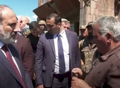 Paşinyan “Buraya türkləri qovmaq və məhv etmək üçün gəlmişik…” deyən ermənini susdurmağa çalışdı – VİDEO