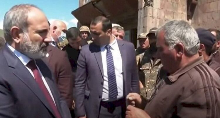 Paşinyan “Buraya türkləri qovmaq və məhv etmək üçün gəlmişik…” deyən ermənini susdurmağa çalışdı – VİDEO Paşinyan “Buraya türkləri qovmaq və məhv etmək üçün gəlmişik…” deyən ermənini susdurmağa çalışdı – VİDEO