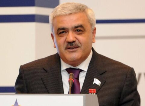 Rövnəq Abdullayevin səhhətində problem yarandı