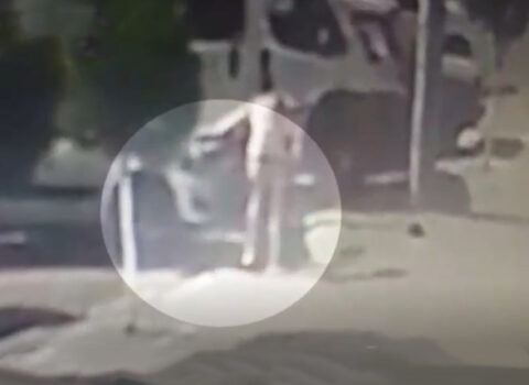 Beynəlxalq Feminizm günü Orenburqda belə qeyd olundu – Qadın tanımadığı şəxsi yerə yıxdı… – VİDEO