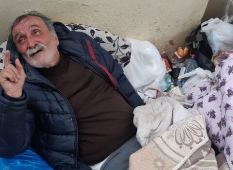 “Kəmaləddin Heydərov maşını saxlatdırıb…” – Küçədə ölümünü gözləyən 5 uşaq atası
